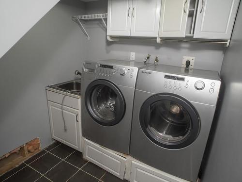 725 Ernestine Avenue, Thunder Bay, ON - Indoor Photo Showing Laundry Room