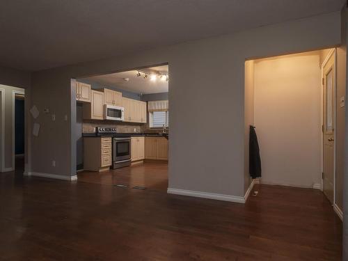 725 Ernestine Avenue, Thunder Bay, ON - Indoor Photo Showing Kitchen