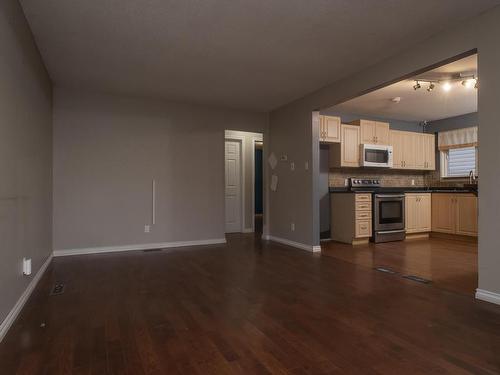 725 Ernestine Avenue, Thunder Bay, ON - Indoor Photo Showing Kitchen