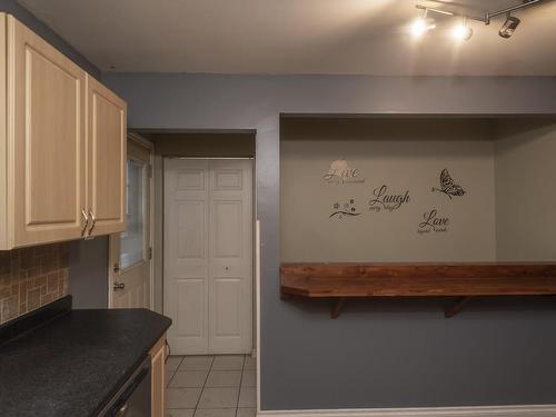 725 Ernestine Avenue, Thunder Bay, ON - Indoor Photo Showing Kitchen