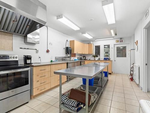 Cuisine - 715 Av. Taniata, Lévis (Les Chutes-De-La-Chaudière-Est), QC - Indoor Photo Showing Kitchen