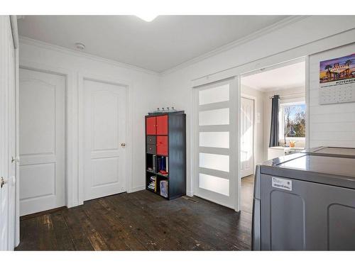 Salle de lavage - 488 Rue De La Colline, Sainte-Adèle, QC - Indoor Photo Showing Laundry Room