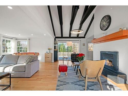 Salon - 488 Rue De La Colline, Sainte-Adèle, QC - Indoor Photo Showing Living Room With Fireplace