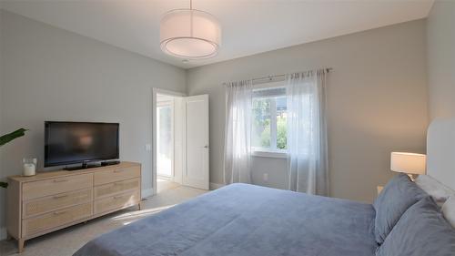 11-1940 Klo Road, Kelowna, BC - Indoor Photo Showing Bedroom