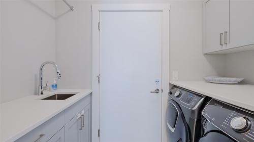 11-1940 Klo Road, Kelowna, BC - Indoor Photo Showing Laundry Room