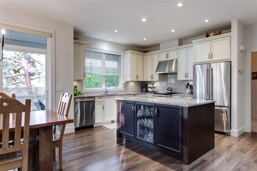 33-1960 Klo Road, Kelowna, BC - Indoor Photo Showing Kitchen With Stainless Steel Kitchen With Upgraded Kitchen