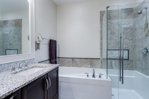 33-1960 Klo Road, Kelowna, BC - Indoor Photo Showing Bathroom