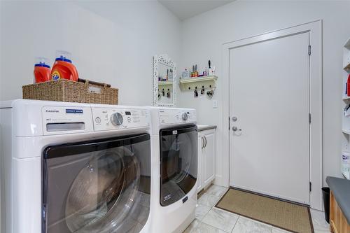 33-1960 Klo Road, Kelowna, BC - Indoor Photo Showing Laundry Room