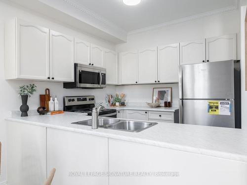 7 Salt Dr, Ajax, ON - Indoor Photo Showing Kitchen With Double Sink