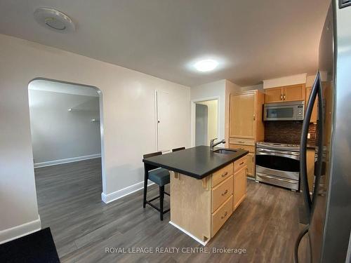 46 Dalton St, Barrie, ON - Indoor Photo Showing Kitchen