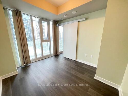 1509-3900 Confederation Pkwy, Mississauga, ON - Indoor Photo Showing Bathroom