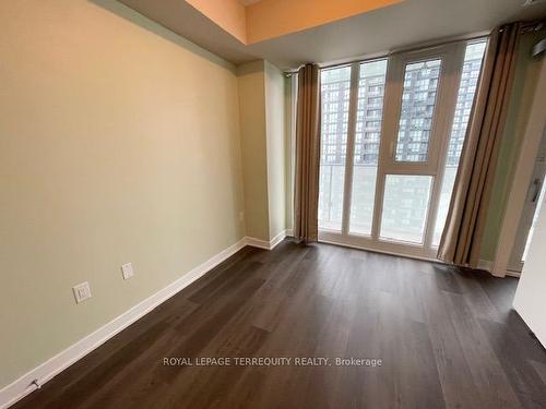 1509-3900 Confederation Pkwy, Mississauga, ON - Indoor Photo Showing Other Room