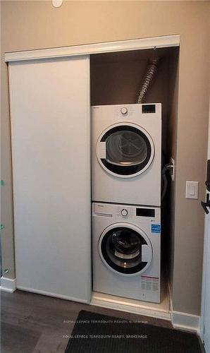 1509-3900 Confederation Pkwy, Mississauga, ON - Indoor Photo Showing Laundry Room