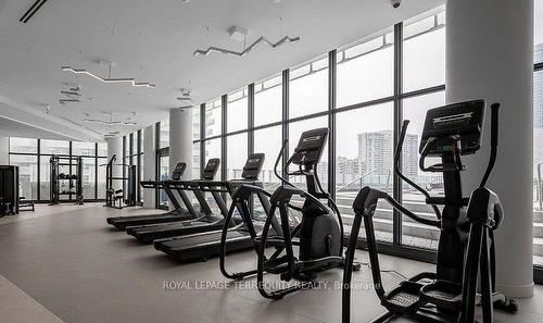 1509-3900 Confederation Pkwy, Mississauga, ON - Indoor Photo Showing Gym Room