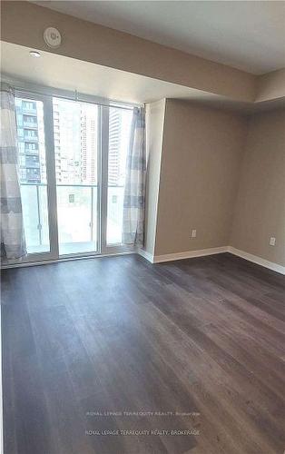 1509-3900 Confederation Pkwy, Mississauga, ON - Indoor Photo Showing Other Room