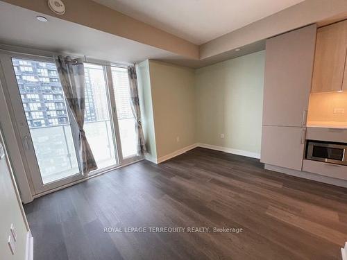 1509-3900 Confederation Pkwy, Mississauga, ON - Indoor Photo Showing Other Room