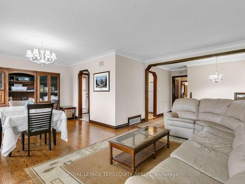 7 Canton Ave, Toronto, ON - Indoor Photo Showing Living Room