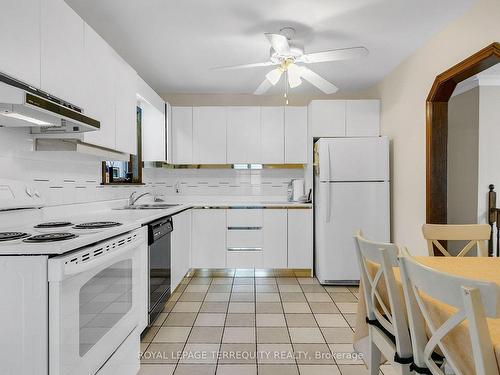 7 Canton Ave, Toronto, ON - Indoor Photo Showing Kitchen