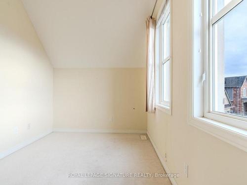 6366 Dilalla Cres, Niagara Falls, ON - Indoor Photo Showing Other Room