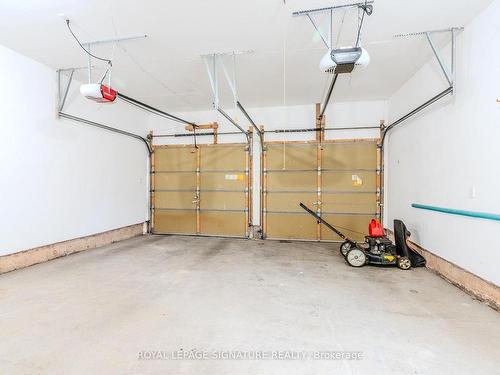 6366 Dilalla Cres, Niagara Falls, ON - Indoor Photo Showing Garage