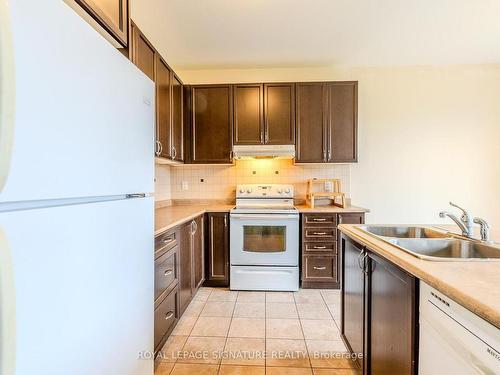 6366 Dilalla Cres, Niagara Falls, ON - Indoor Photo Showing Kitchen With Double Sink