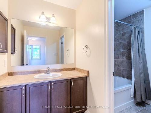 6366 Dilalla Cres, Niagara Falls, ON - Indoor Photo Showing Bathroom