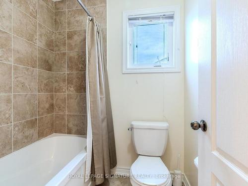 6366 Dilalla Cres, Niagara Falls, ON - Indoor Photo Showing Bathroom