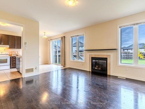 6366 Dilalla Cres, Niagara Falls, ON - Indoor Photo Showing Living Room With Fireplace