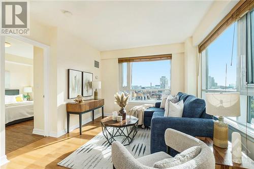 200 Besserer Street, Ottawa, ON - Indoor Photo Showing Living Room