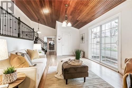 1250 Montrose Avenue, Sudbury, ON - Indoor Photo Showing Living Room