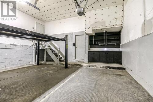 1250 Montrose Avenue, Sudbury, ON - Indoor Photo Showing Garage