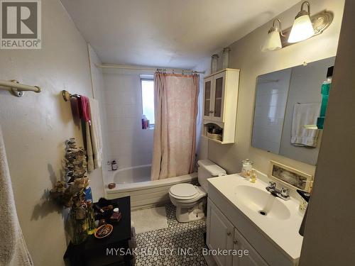 2150 Queen Street E, Toronto, ON - Indoor Photo Showing Bathroom