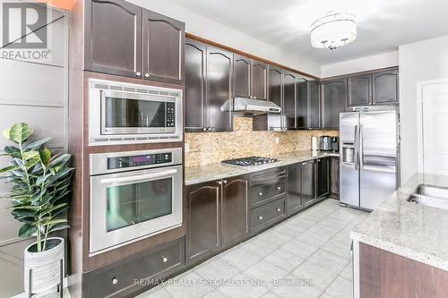 1579 Edgecroft Drive, Pickering, ON - Indoor Photo Showing Kitchen With Stainless Steel Kitchen With Upgraded Kitchen