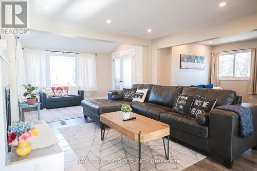 69 Lillian Place, Fort Erie, ON - Indoor Photo Showing Living Room