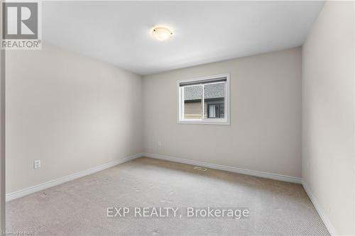 689 Brian Street, Fort Erie (334 - Crescent Park), ON - Indoor Photo Showing Other Room