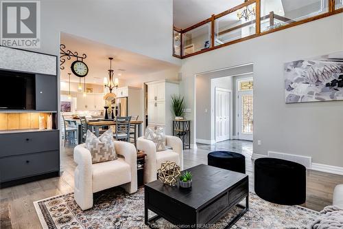 210 Sandybrook Way, Kingsville, ON - Indoor Photo Showing Living Room