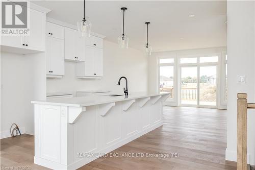 323 Mclean Crescent, Saugeen Shores, ON - Indoor Photo Showing Kitchen