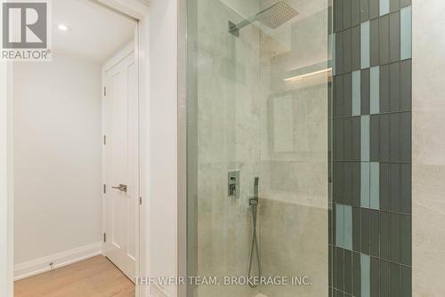 15 Edgewood Grove, Toronto, ON - Indoor Photo Showing Bathroom