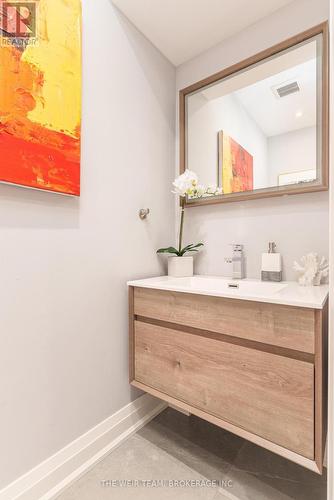 15 Edgewood Grove, Toronto, ON - Indoor Photo Showing Bathroom