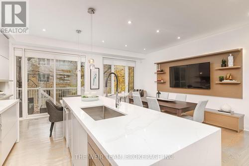 15 Edgewood Grove, Toronto, ON - Indoor Photo Showing Kitchen