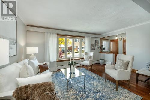 56 Elfreda Boulevard, Toronto (Clairlea-Birchmount), ON - Indoor Photo Showing Living Room