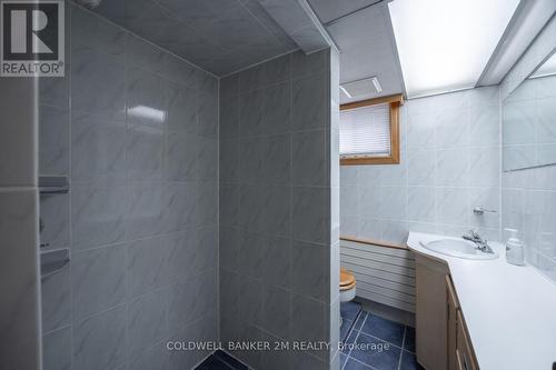 56 Elfreda Boulevard, Toronto (Clairlea-Birchmount), ON - Indoor Photo Showing Bathroom