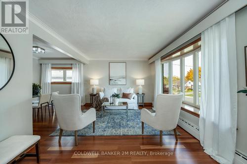 56 Elfreda Boulevard, Toronto (Clairlea-Birchmount), ON - Indoor Photo Showing Living Room