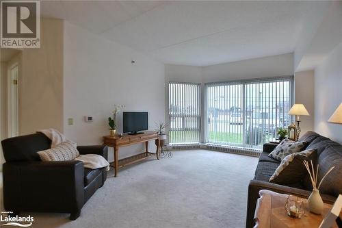 49 Raglan Street Unit# 109, Collingwood, ON - Indoor Photo Showing Living Room