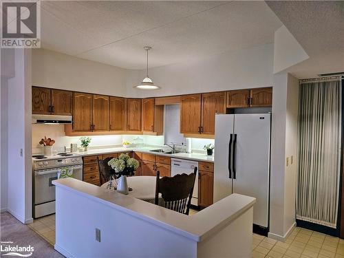 49 Raglan Street Unit# 109, Collingwood, ON - Indoor Photo Showing Kitchen With Double Sink