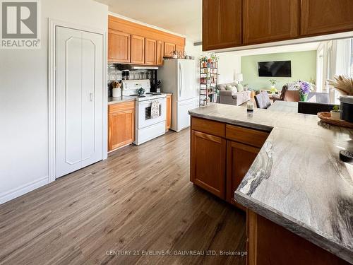 199 Montgomery Avenue, Temiskaming Shores, ON - Indoor Photo Showing Kitchen