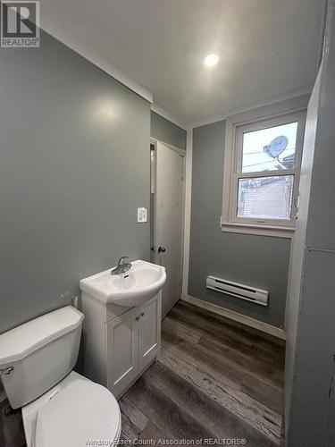 469 Wellington Avenue Unit# 3, Windsor, ON - Indoor Photo Showing Bathroom