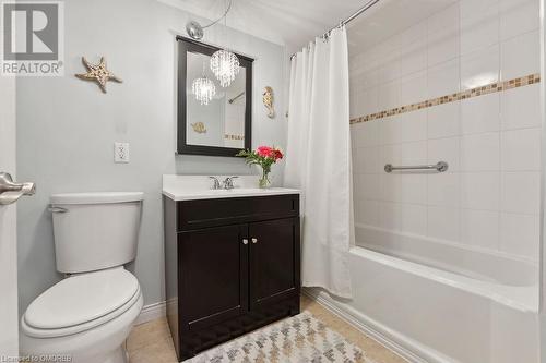 Full Updated Bath in Lower Unit - 28 Grove Street, Hamilton, ON - Indoor Photo Showing Bathroom