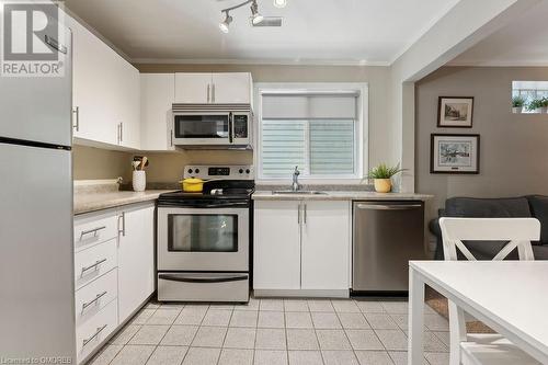 Complete Eat-In Kitchen in Lower Unit - 28 Grove Street, Hamilton, ON - Indoor Photo Showing Kitchen