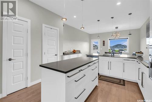 358 Arscott Crescent, Saskatoon, SK - Indoor Photo Showing Kitchen